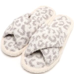 NWT Women’s animal print house slippers size M/L
